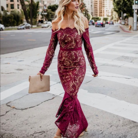 L'ATISTE Dresses & Skirts - LATISTE burgundy lace off shoulder dress